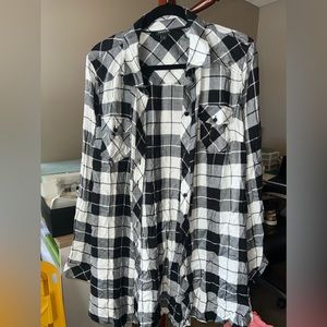 Torrid size 2 b&w plaid tunic button up